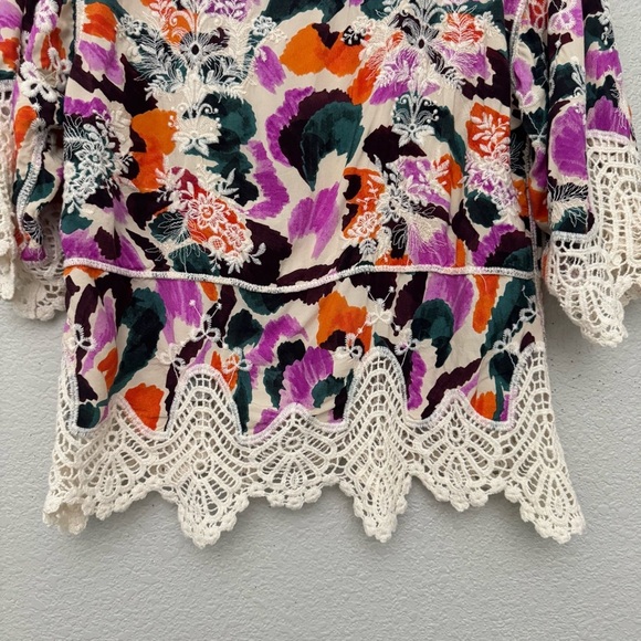 Democracy Three Quarter Sleeve V-Notch Neck Peplum Crochet Printed Woven Top M - Picture 11 of 15